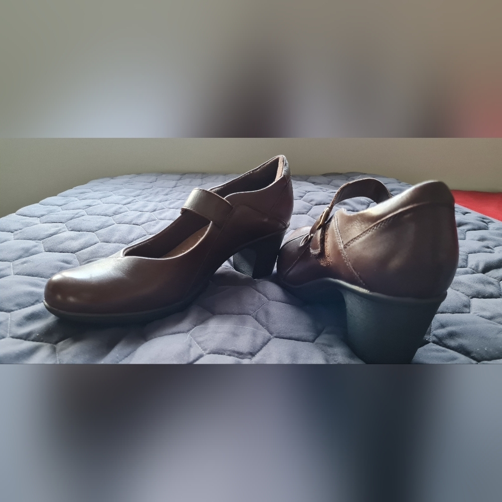 EUC Earth Origins Brown Leather Heeled Mary Janes - Picture 2 of 6